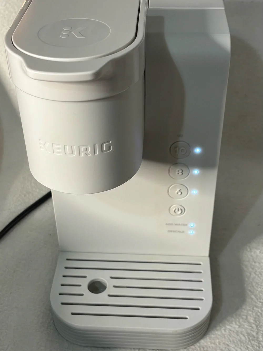 Keurig White Single-Serve Coffee Maker with Blue Indicator Lights